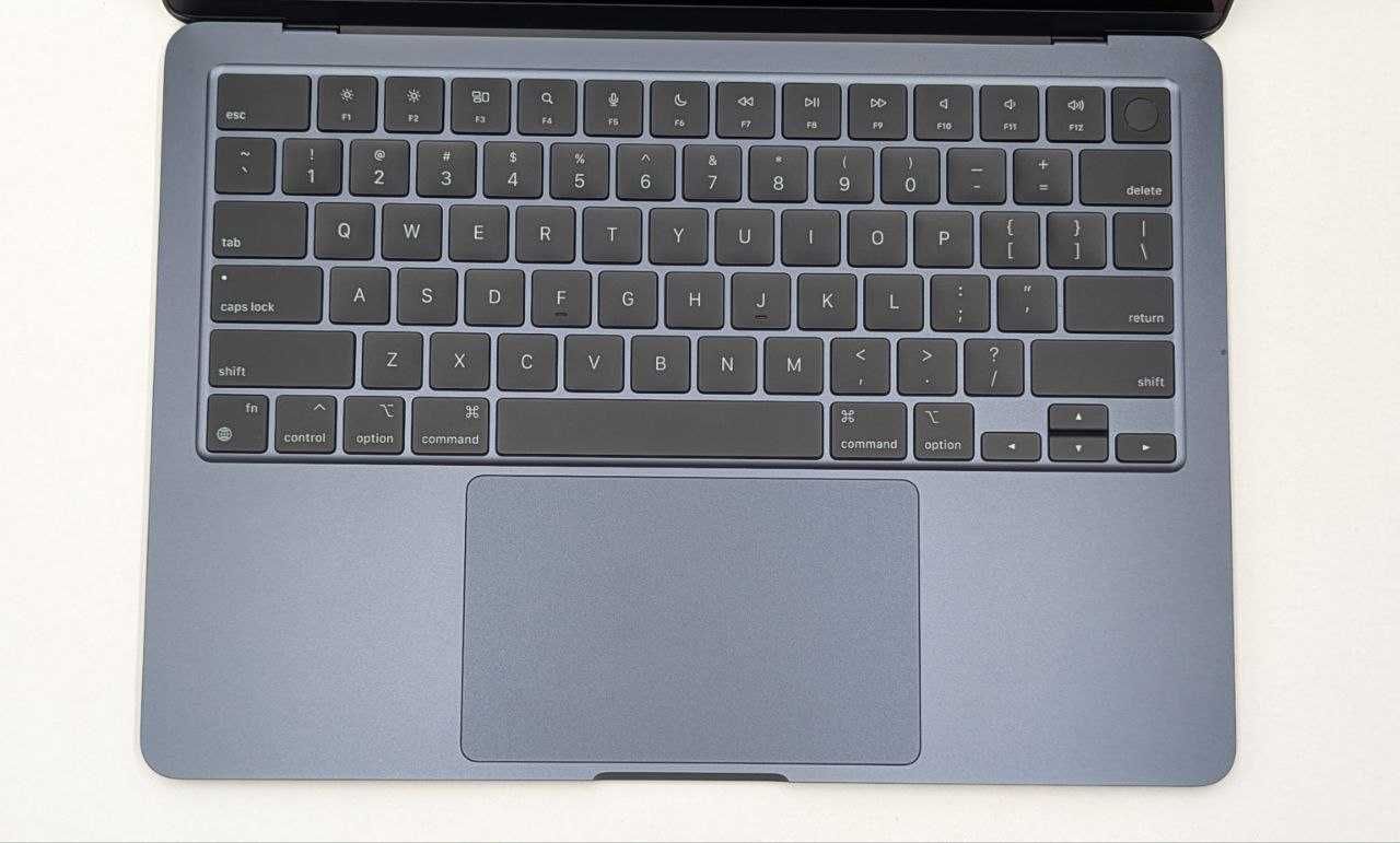 Apple MacBook Air 13 M3 24 GB / 512 GB czarny/  jak nowy, 2 cykle