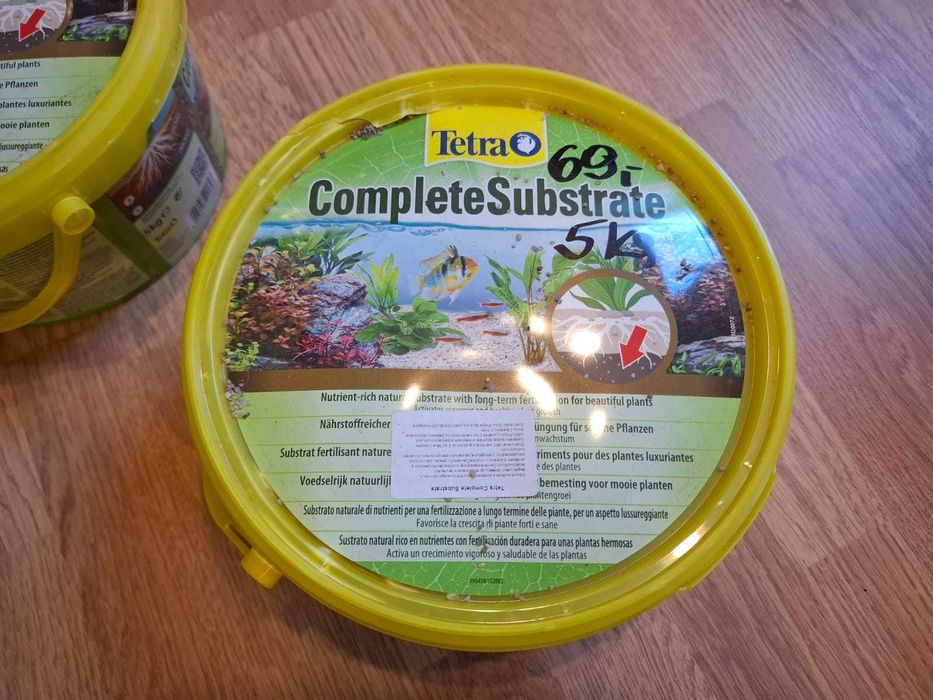 Podłożę akwarystyczne około 8 kg.