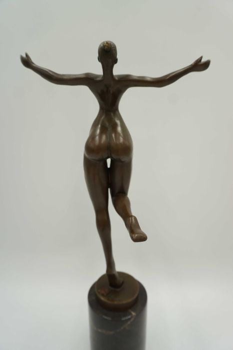 NOWOCZESNA figura z brązu tancerka modernistyczna