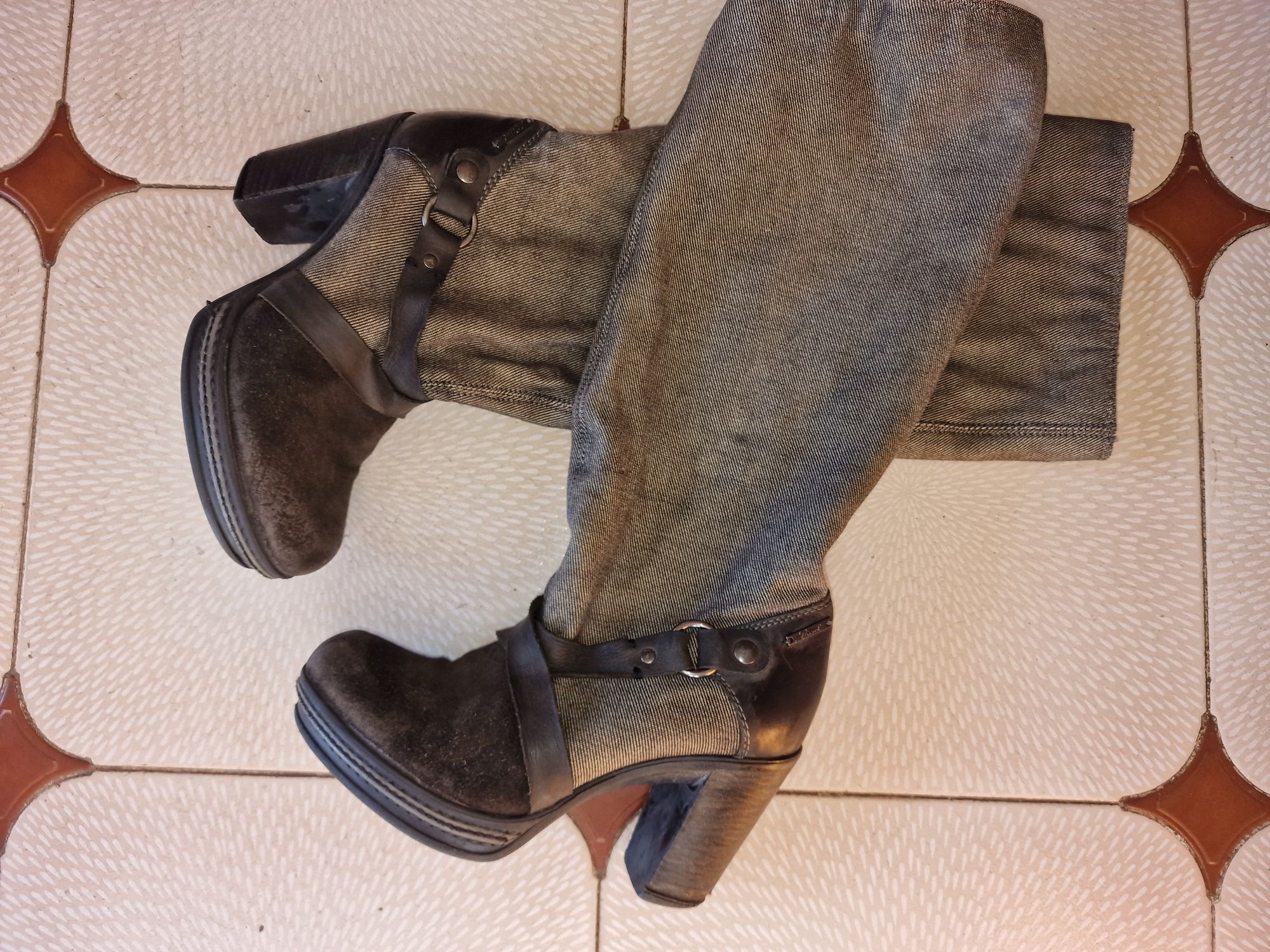 Botas de cano alto da marca Diesel Tam38