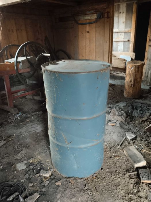 Duża beczka stalowa