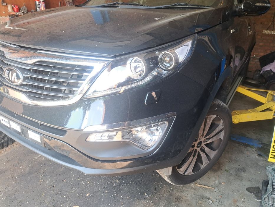 Kia Sportage 3 10-14 бампер передній в зборі Колір кузова 1K - BLACK