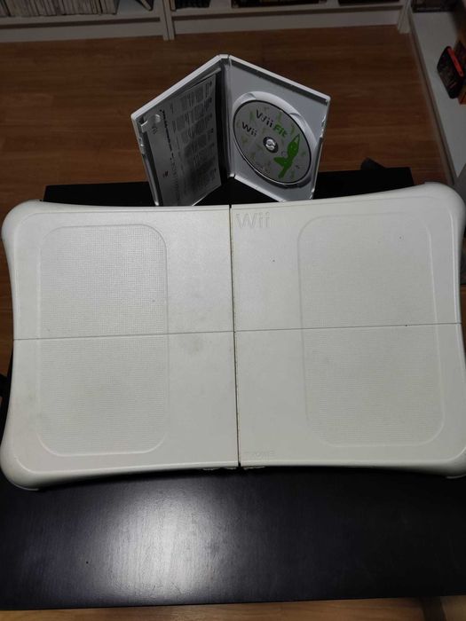 Balança + jogo Wii Fit Plus