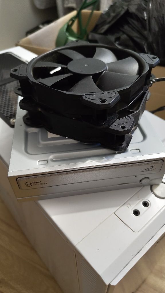 Obudowa atx komputer + 2 wentylatory i napęd