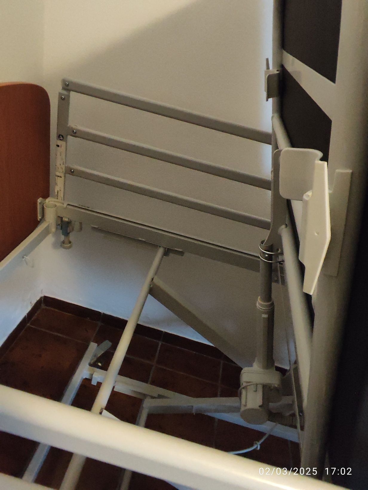 Cama articulada eléctrica usada com pouco uso