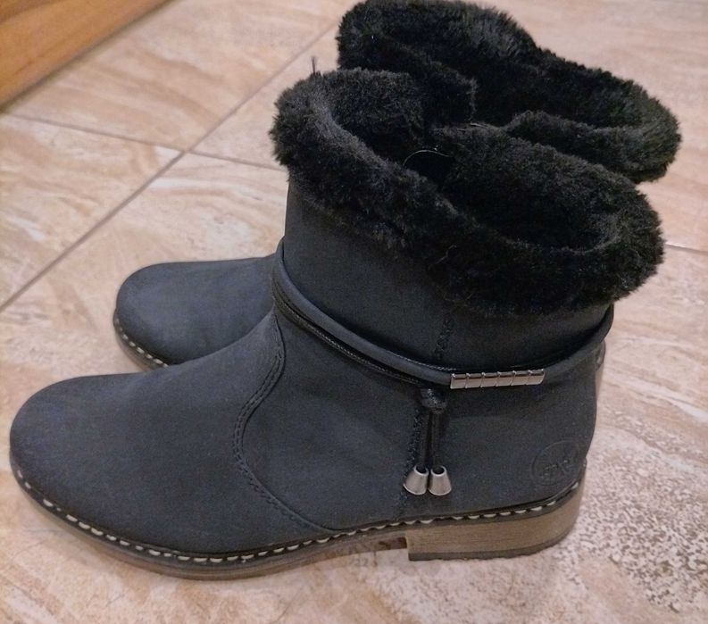 Krótkie kozaki, botki damskie Rieker