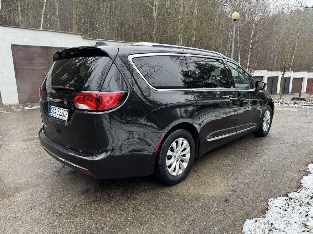 Chrysler Pacifica Touring L, 2019 LPG. 8 osobowa.