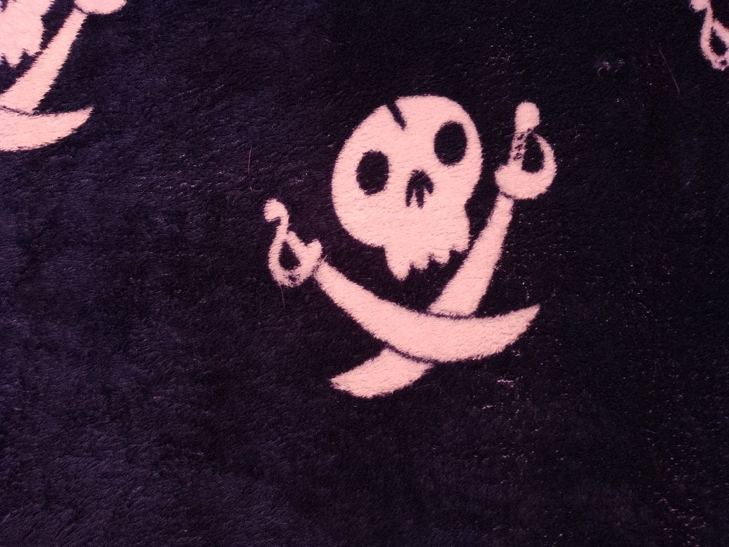 2 koce polarowe dla miłośników piratów
