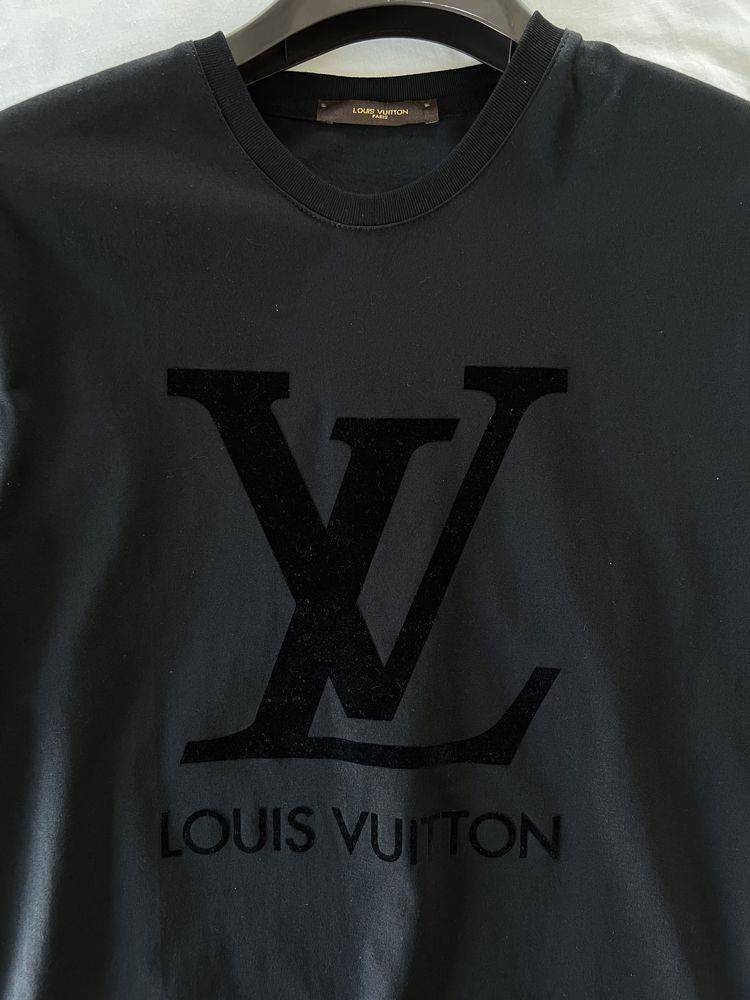 T-shirt Louis Vuitton preta (nova)