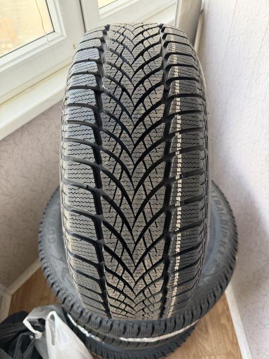 Зимова резина  GOODYEAR 205/55R16