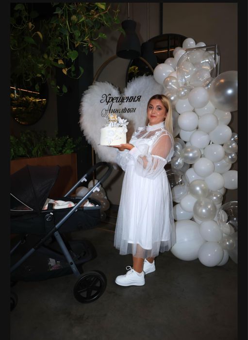 Жіноча сукня . Підійде як на простий день так і на чудове свято .