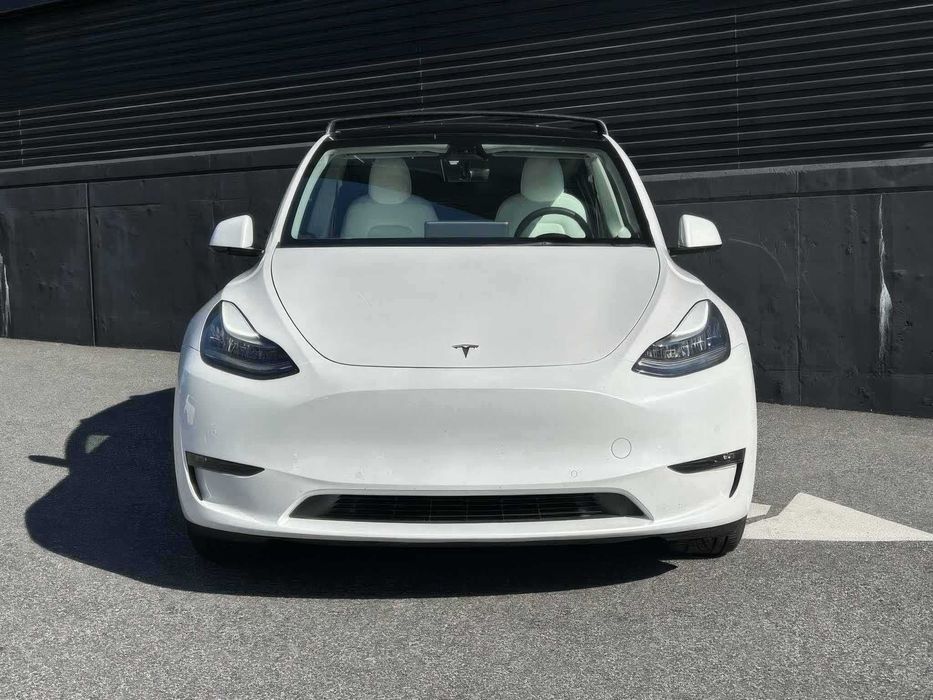 Tesla Model Y Long Range      2021
