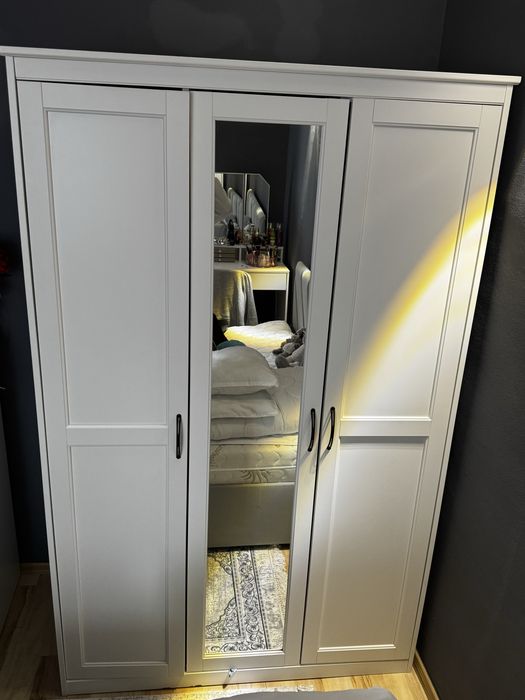 Szafa biała Z lustrem