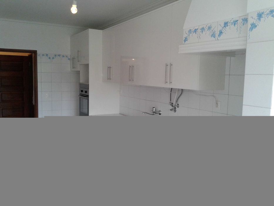 Montagem geral de carpintarias:cozinhas, roupeiros, portaros e rodapé.