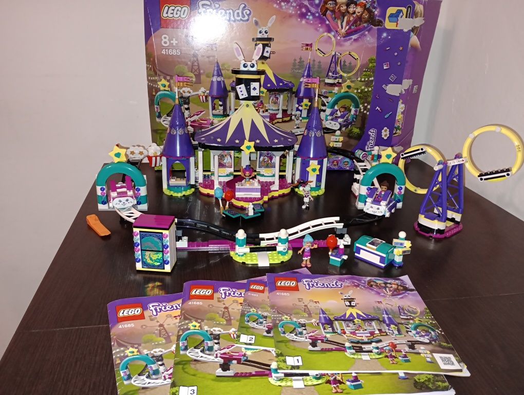 LEGO Friends 41685 Magiczne wesołe miasteczko z kolejką górską