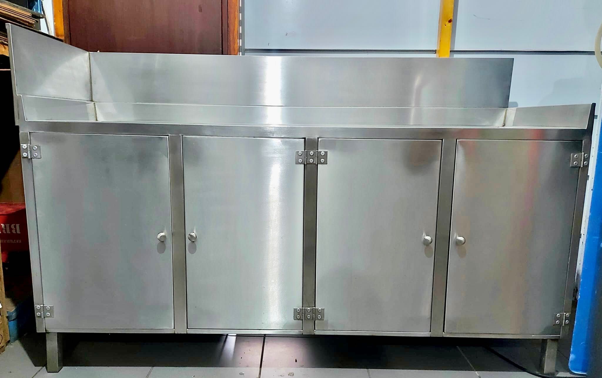 Bancada de inox com 1 Cuba e 4 portas.