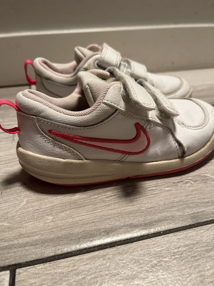 Buty Nike na rzepy dla dziewczynki 26