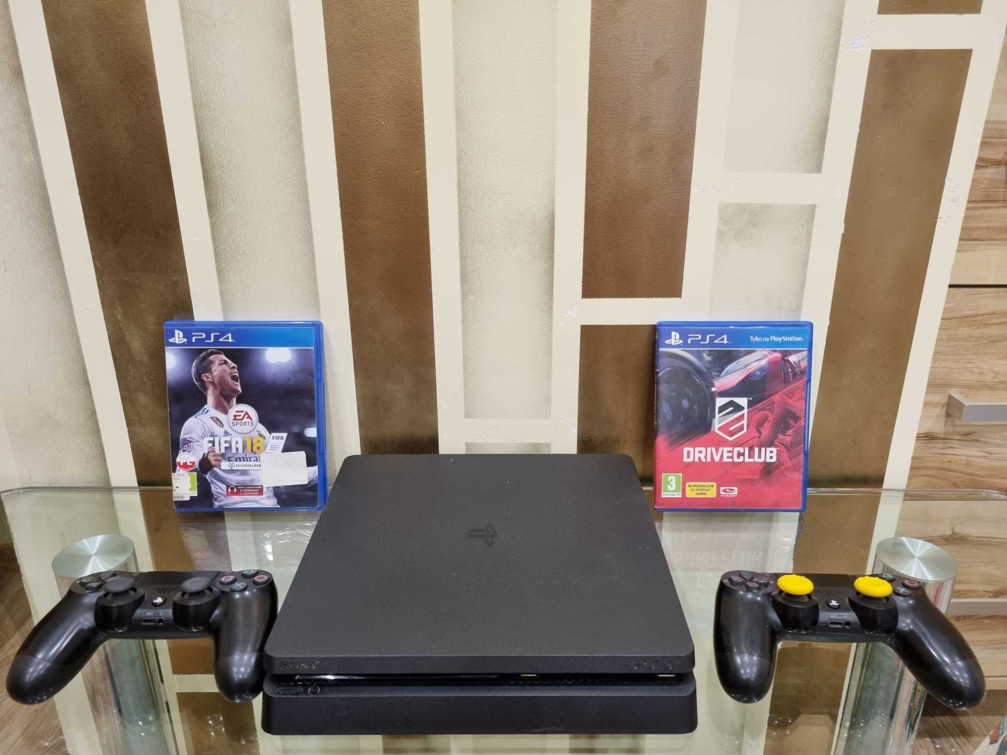 Play Station 4 PS4 / 10 Gier / 2 Pady / Komplet