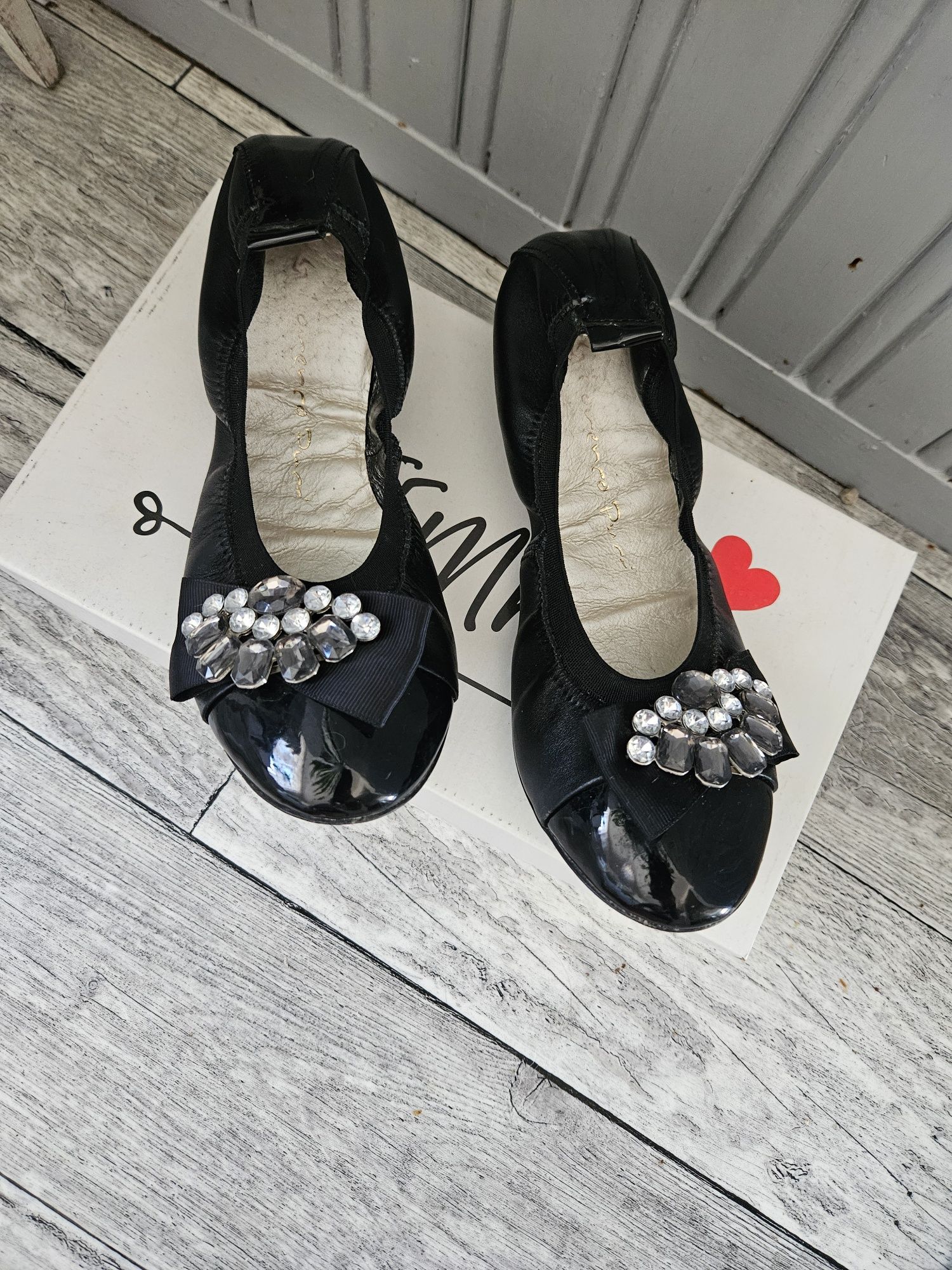 Nowe skórzane baleriny roz.37
