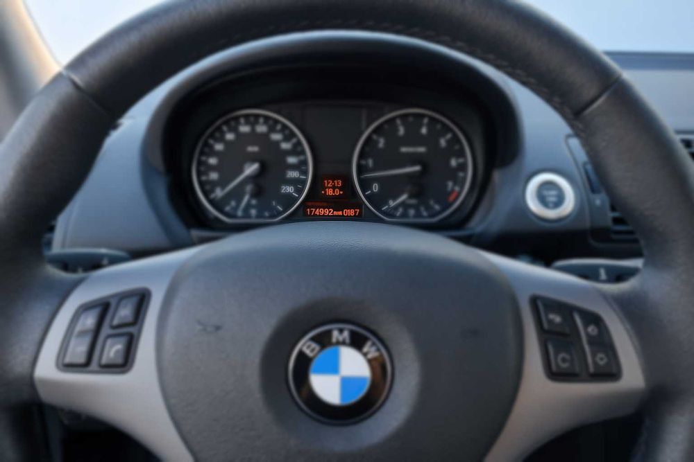 Zadbane BMW E87 118i – komfort, niezawodność i radość z jazdy!