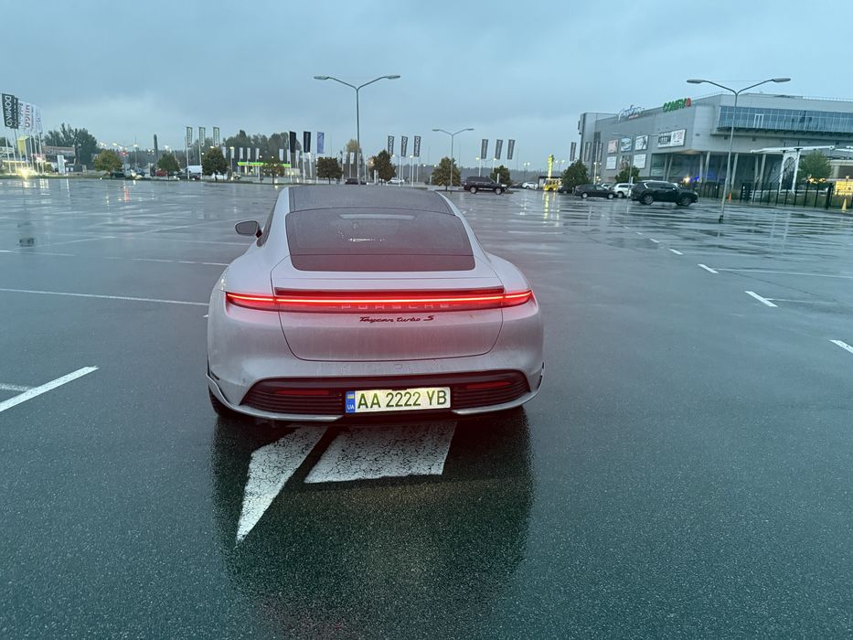 Продам Porche Taycan 2020