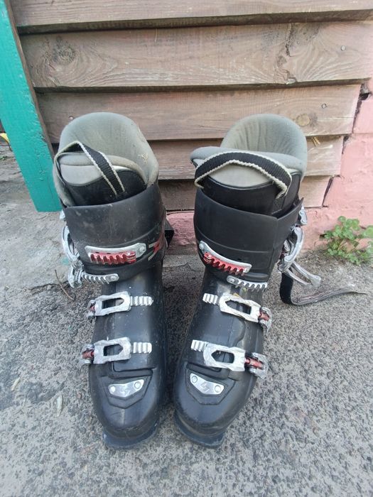 Продам лижі в парі з ботинками