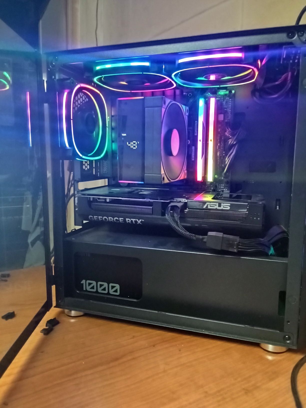 torre gaming - ryzen 5 7600X - RTX 5070 - 32GB - 1TB