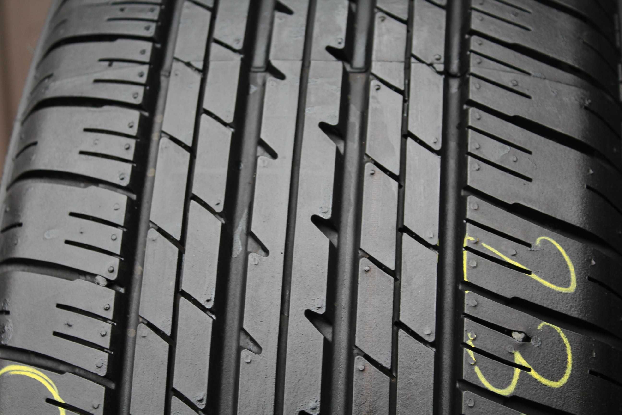 235 60 R18 Bridgestone Duler H/L 33