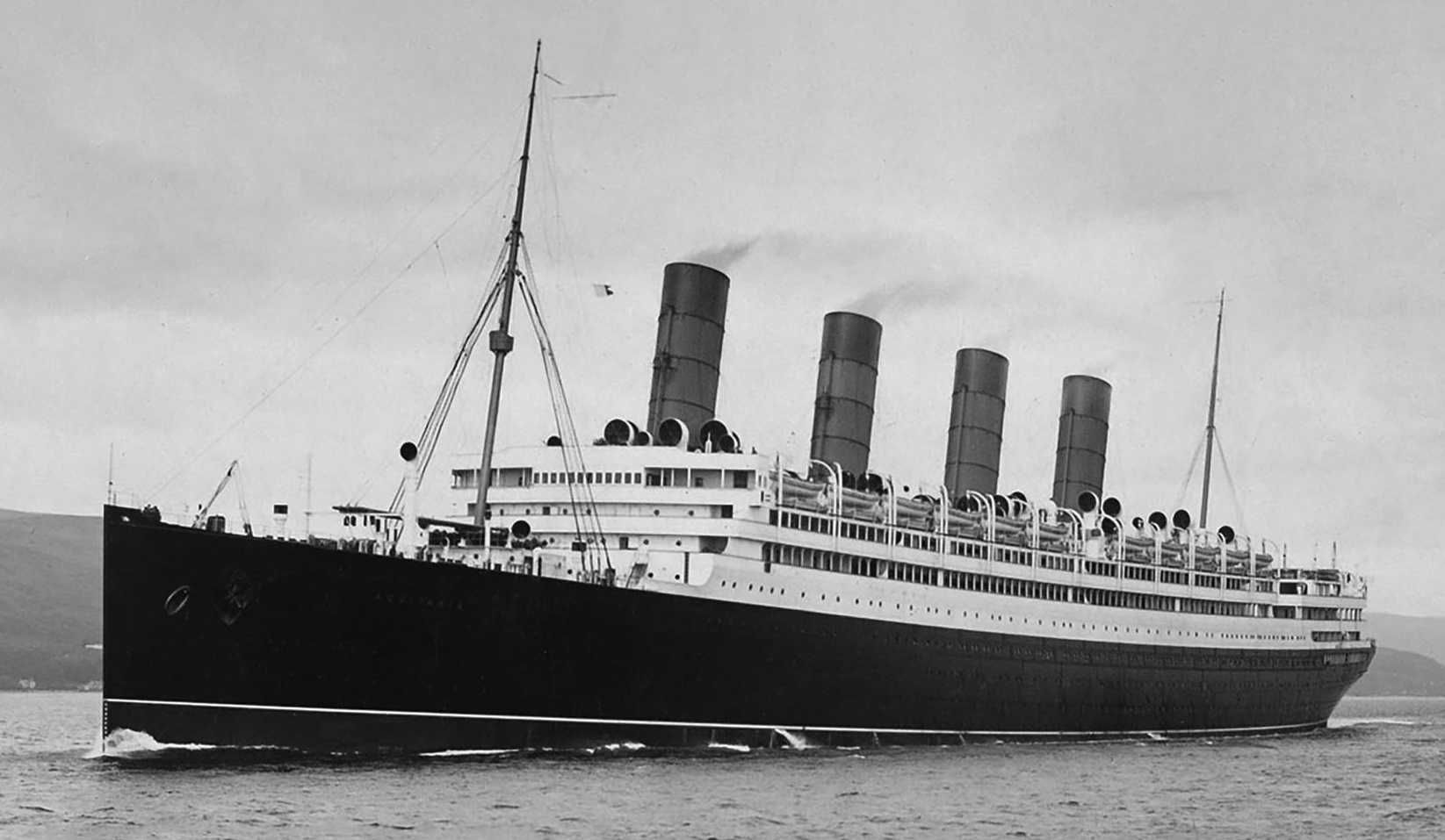 RMS Aquitania - 2 zdjęcia, pocztówka oraz mlecznik Cunard White Star