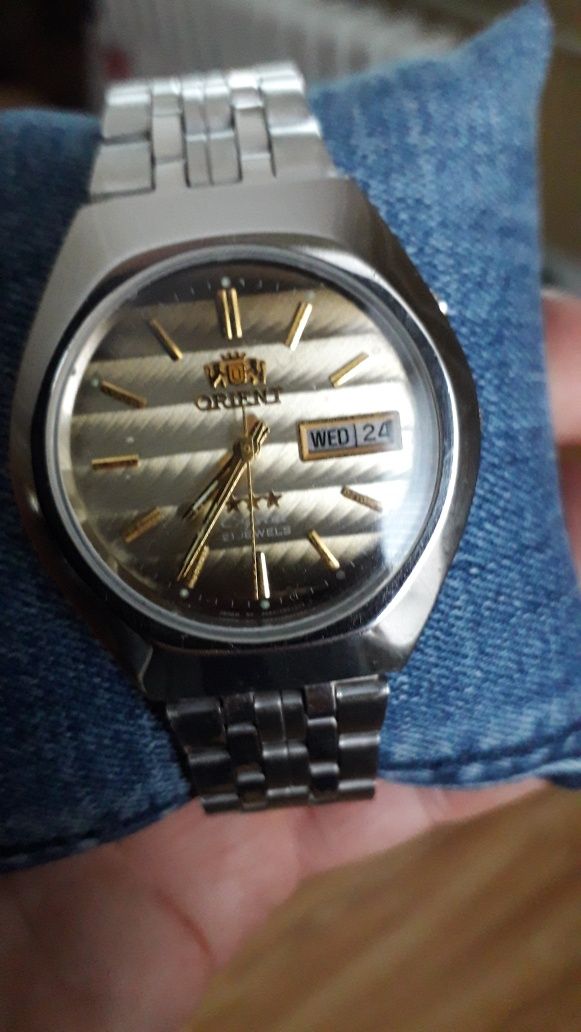 З колекції Orient Automatic 3 Star Cristal японський годинник часи