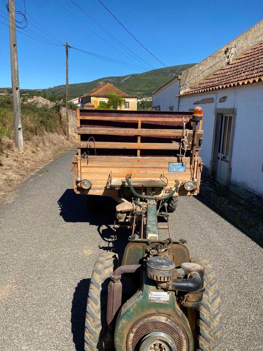 Trator Goldoni 18CV c/ Reboque e Documentos