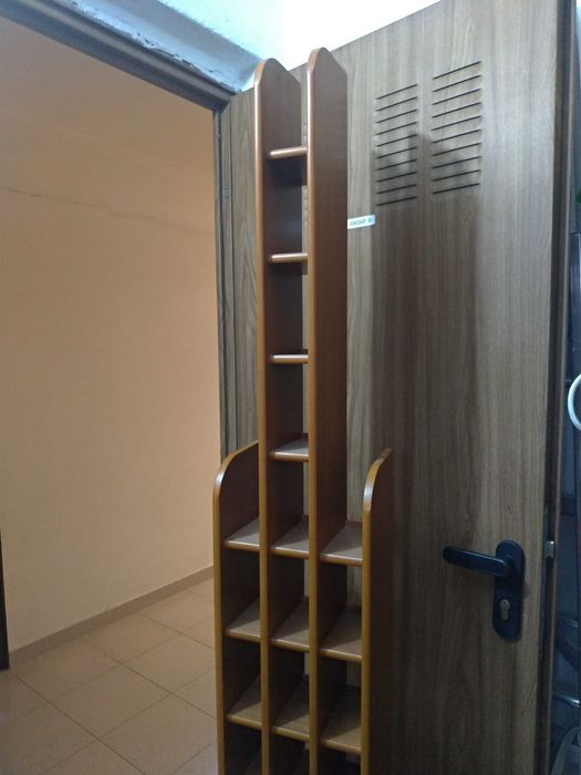 Coluna para CDs em Madeira Maciça
