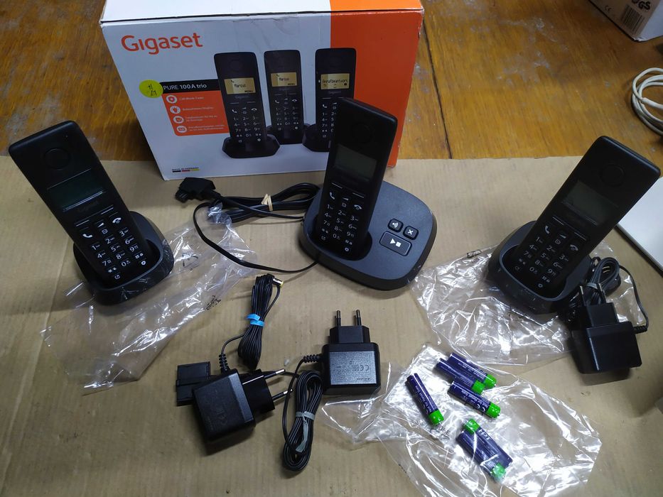 Telefon bezprzewodowy Pure 100 Trio z automatyczną sekretarką