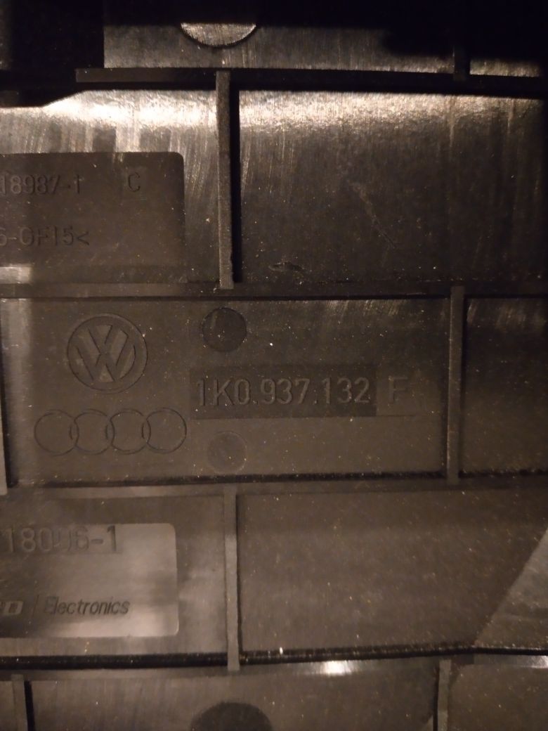 Vw passat b6 pokrywa bezpiecznikow