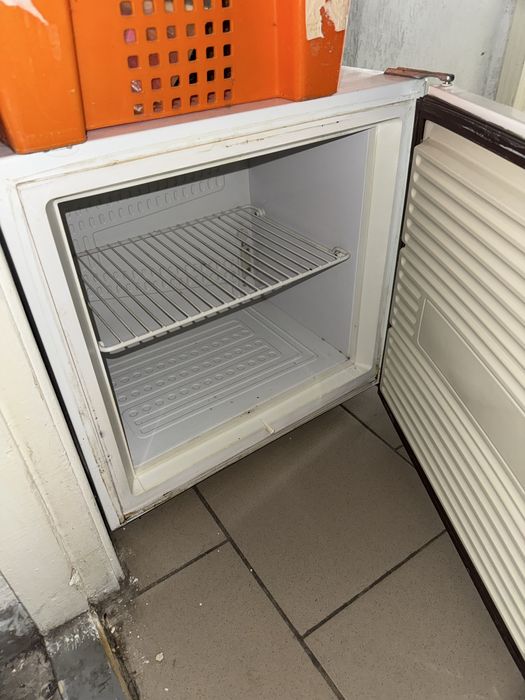 Продам морозильну камеру privileg робочa