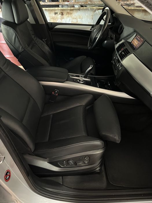 Автомобіль BMW X5