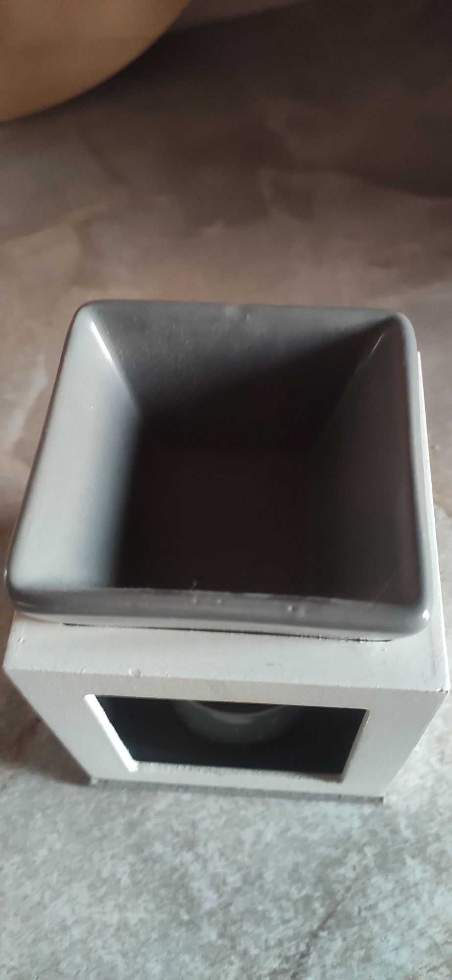 Kominek drewniany z ceramiczną podstawką
