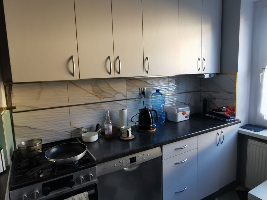 Meble kuchenne białe szafki