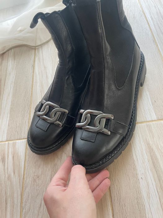 Шкіряні демісезонні чеслі