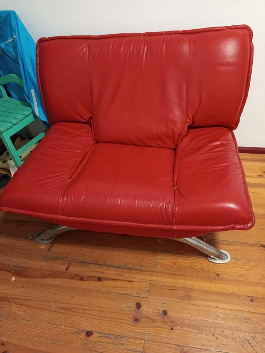 Sofá vermelho usado