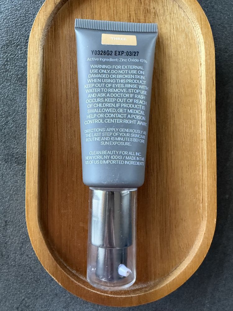 Saie Slip Tint 35 - podkład/krem koloryzujący z SPF - kolor 3