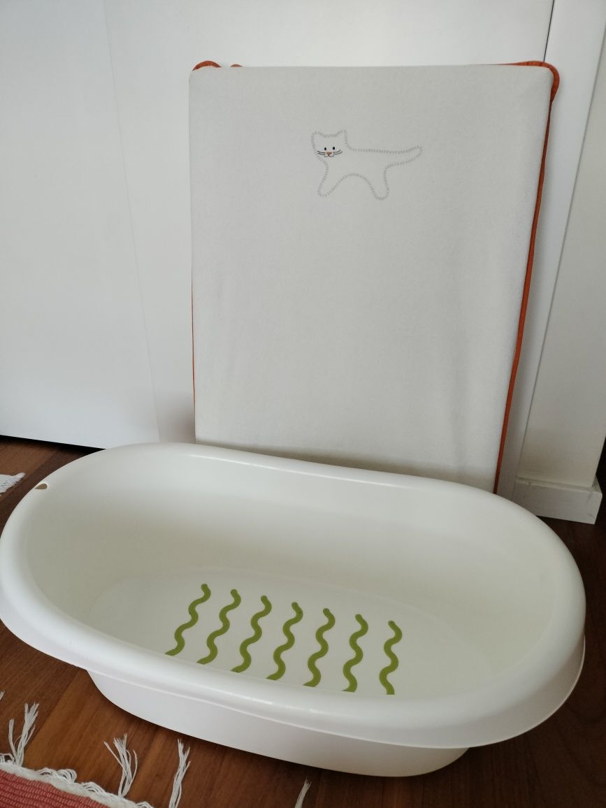 Banheira e muda-fraldas com 2 capas IKEA