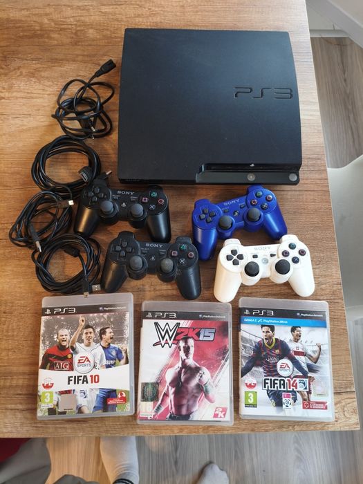 Konsola PS3 cfw  trzy pady kable gry