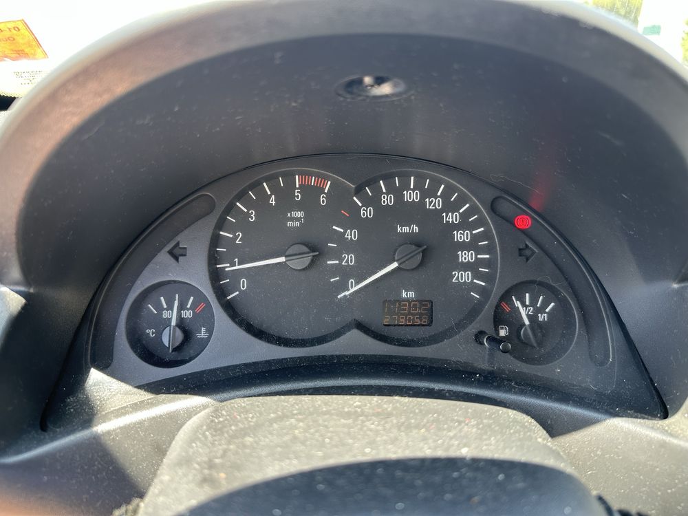 Opel corsa 1.3 cdti com sistema de som