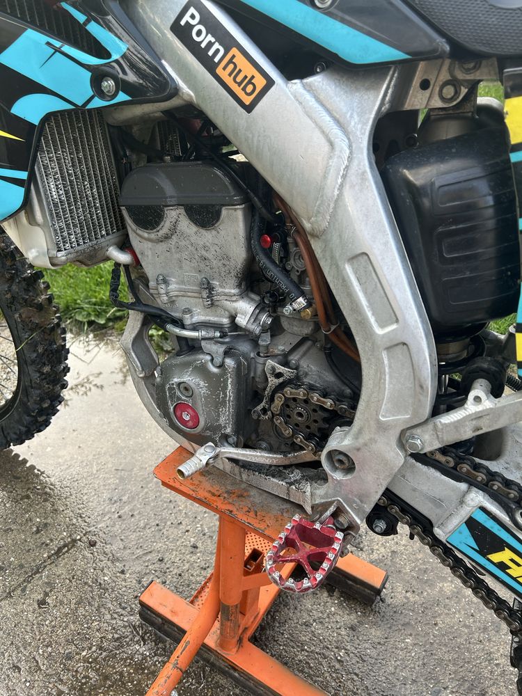 Suzuki rmz 250.