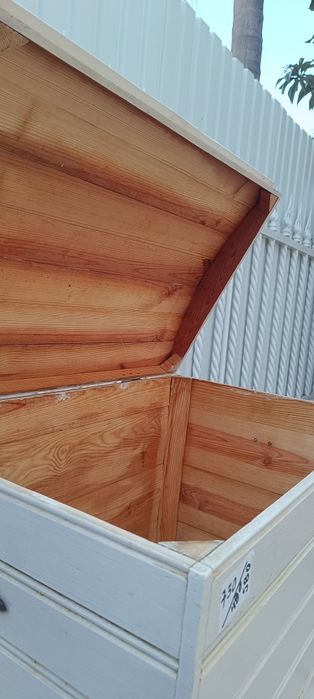 Arca ,baú  em madeira maciça