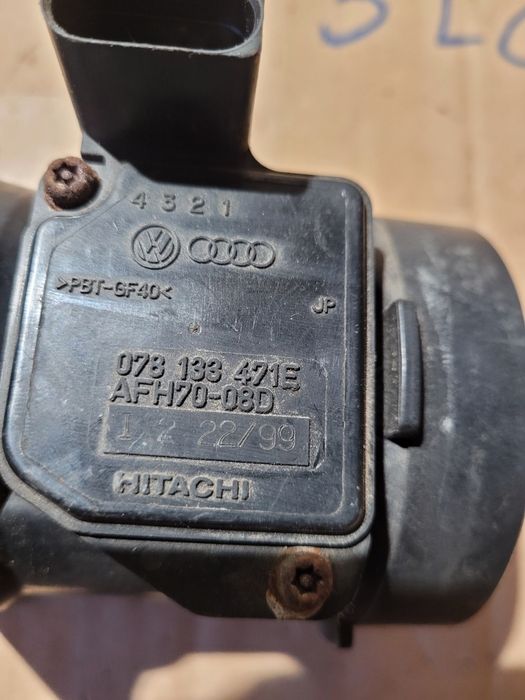 Przepływomierz masowy powietrza Hitachi audi a4 b5 LIFT 2.4 benzyna