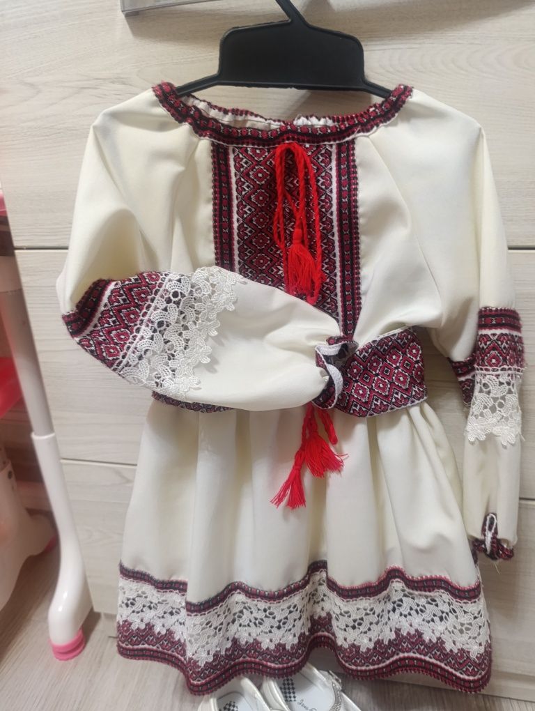 Вишиванка для дівчинки в хорошому стані!