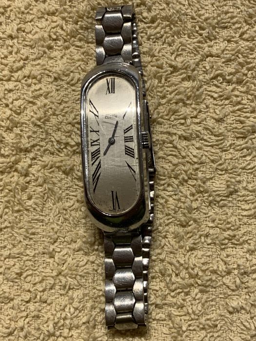 Relógio Elleta mecânico a funcionar