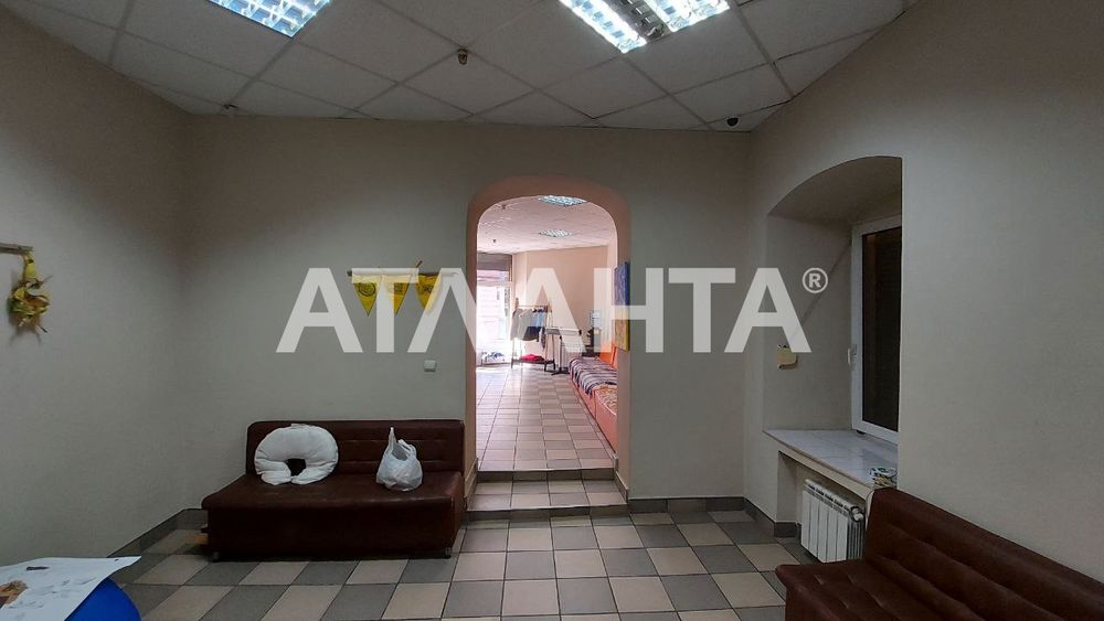 Магазин, офіс, аптека, салон, клініка -  110 м2 в Центрі